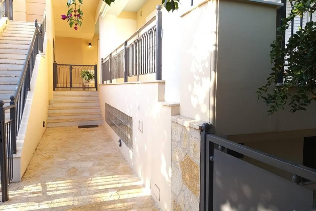 New, Modern, Bright And Independent Apartment 83 M2, With Garden, 5Min To The Beach And The City Center Kalamata Esterno foto